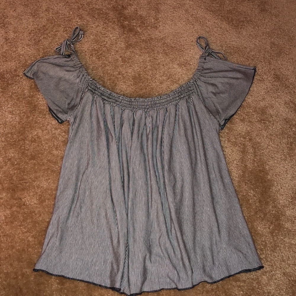 black and white short sleeve tie sleeve top